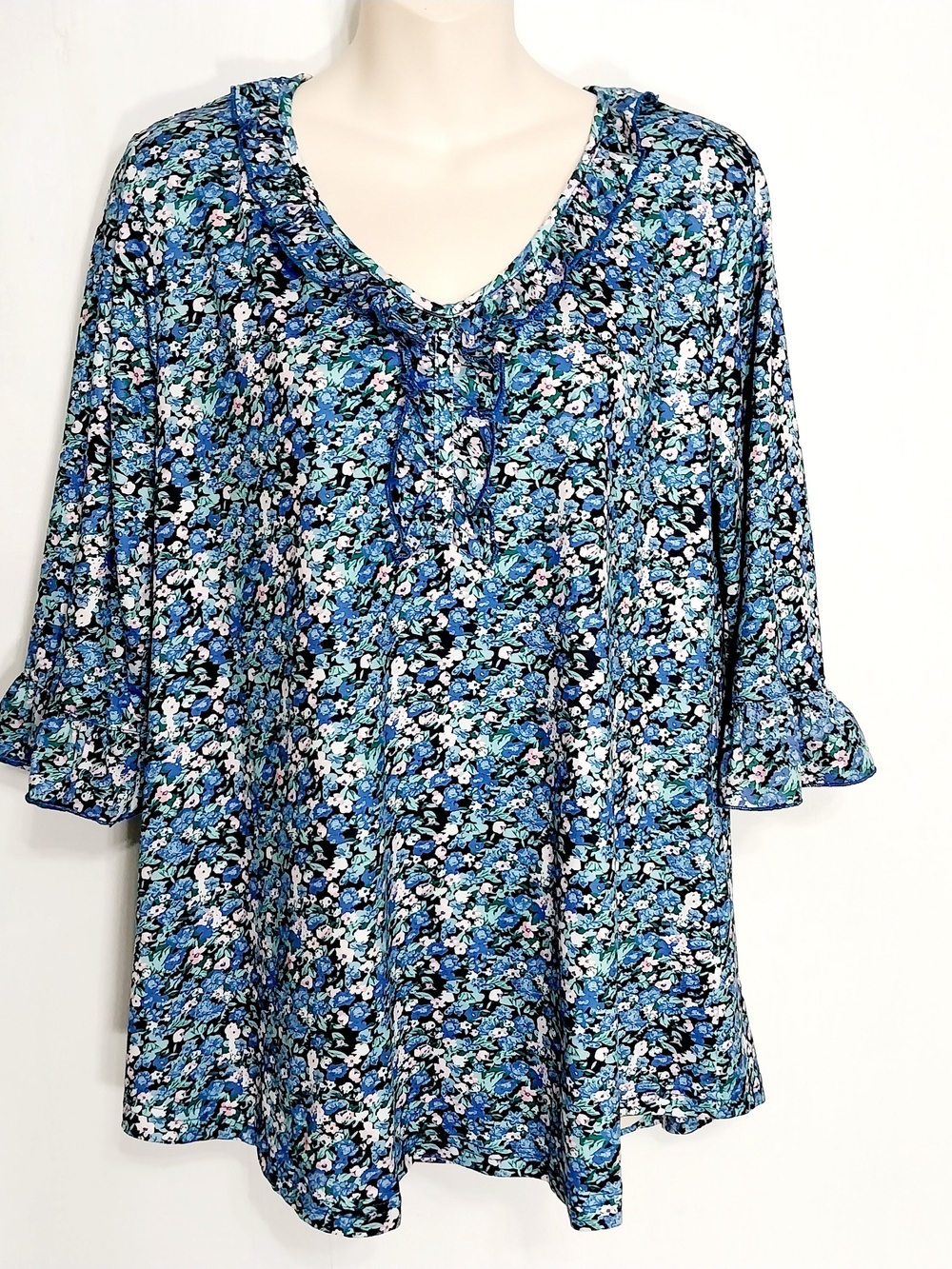 🔵BOGO FREE🔵 Poetsky Top Floral Ruffled Sleeves & Neckline Sz L